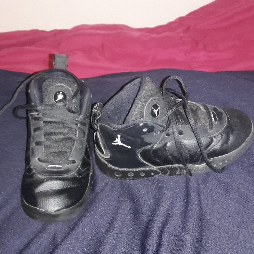 Kids tennis shoes
